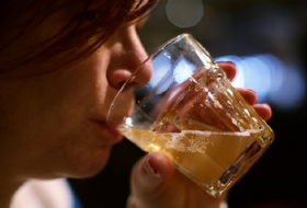 Light drinkers have lower cancer risk than non-drinkers, study finds